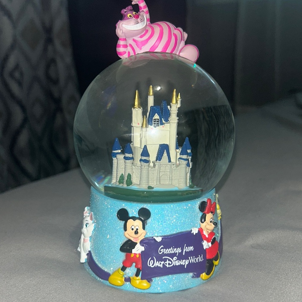 Globe Walt Disney